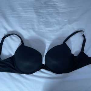 VICTORIA SECRET’S BLACK BRA